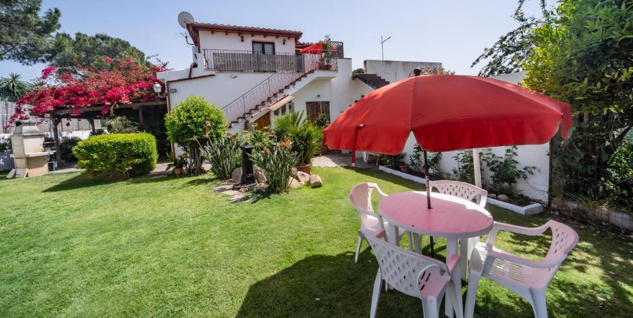 Casa Vacanze " Is Meris " กาปิตานา ภายนอก รูปภาพ