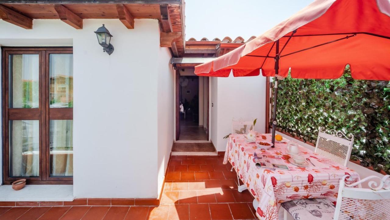 Casa Vacanze " Is Meris " กาปิตานา ภายนอก รูปภาพ