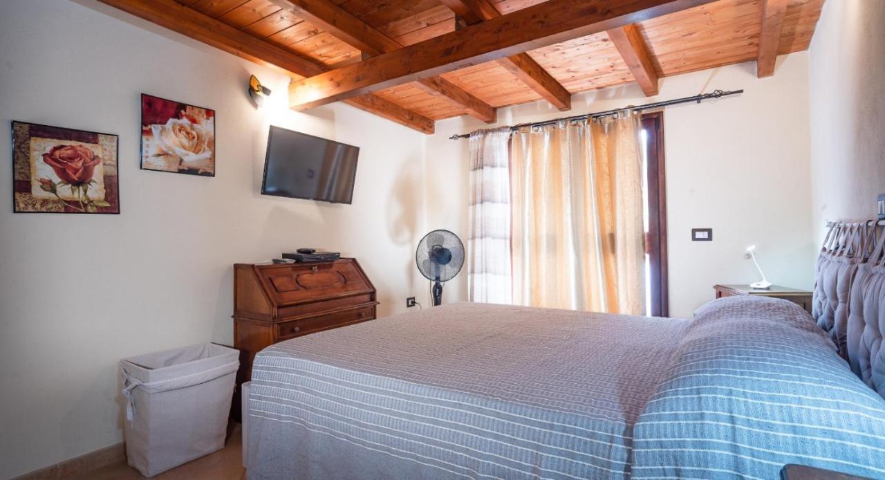 Casa Vacanze " Is Meris " กาปิตานา ภายนอก รูปภาพ
