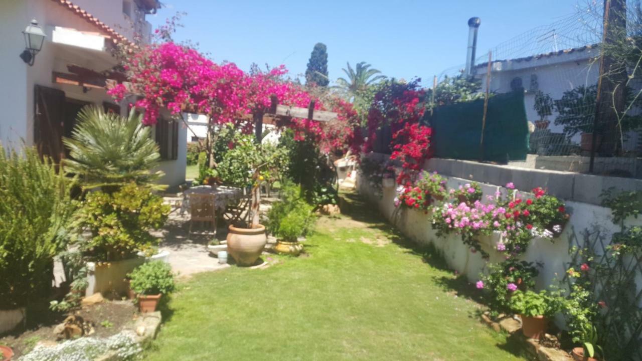 Casa Vacanze " Is Meris " กาปิตานา ภายนอก รูปภาพ