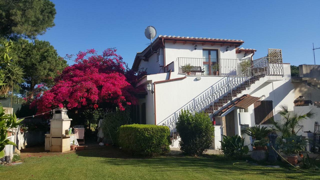 Casa Vacanze " Is Meris " กาปิตานา ภายนอก รูปภาพ