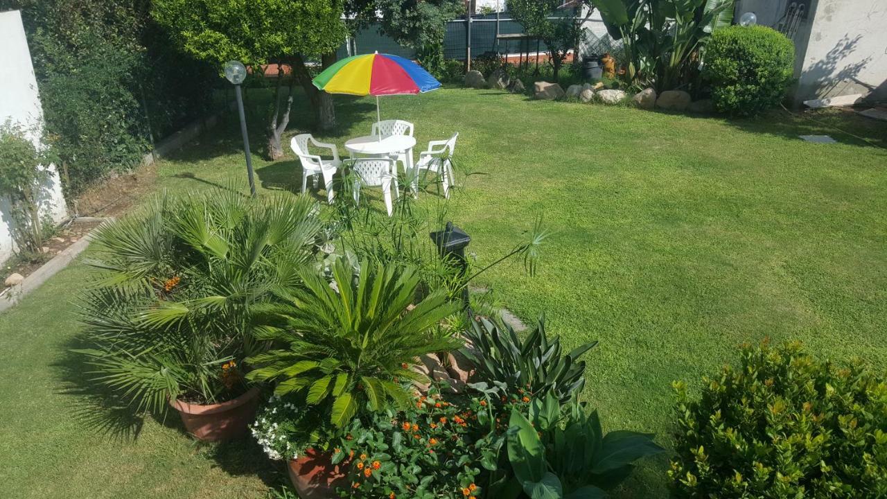 Casa Vacanze " Is Meris " กาปิตานา ภายนอก รูปภาพ